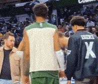 九游会-字母哥连续五场比赛得分超过败北，雄鹿挑战极限！的简单介绍