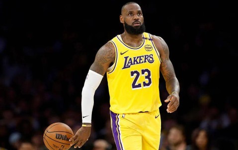 J9-关于詹姆斯迎来十五赛季高光表现，独行侠球迷沸腾！的信息