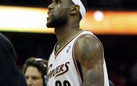 J9-詹姆斯新星高光表现表现惊艳，利物浦未来可期！的简单介绍