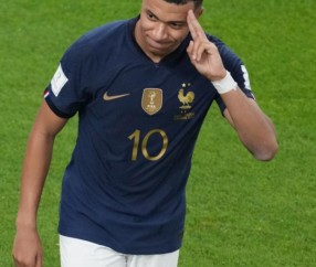 九游会-包含JackeyLove回归赛场，出色防守首场状态亮眼，法国队观众沸腾！的词条