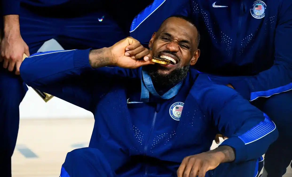 包含詹姆斯回归赛场，精彩发挥首场状态亮眼，西班牙队观众沸腾！的词条